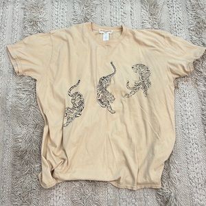 Oversized urban outfitters tiget tee shirt size S/M